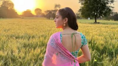 બોલિવુડ અભિનેત્રી સારા અલી ખાન પોતાના કામની સાથે-સાથે પોતાની અંગત લાઈફને લઈને ખુબ ચર્ચામાં બનતી રહે છે. અભિનેત્રી સોશિયલ મીડિયા પર ખુબ એક્ટિવ રહે છે.(Instagram: saraalikhan95)