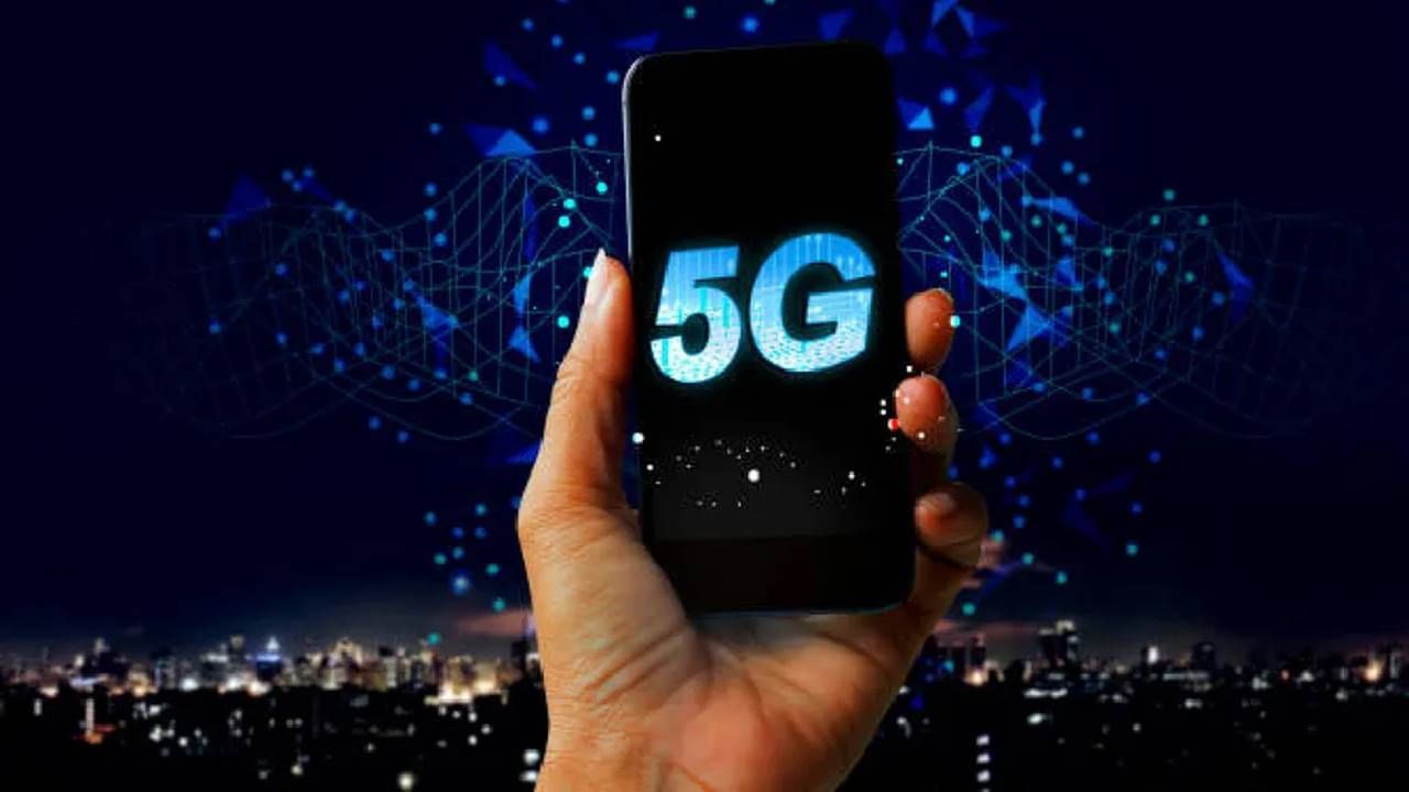 Jio 5G Service દિલ્હી NCR નોઈડા, ગાઝિયાબાદ અને ગુરુગ્રામ સહિત અન્ય ઘણા શહેરોમાં પહોંચી ગઈ છે. ટેલિકોમ ઓપરેટરે હમણાં જ તેને સ્ટેન્ડઅલોન 5G નેટવર્ક કનેક્ટિવિટી સાથે રજૂ કર્યું છે.