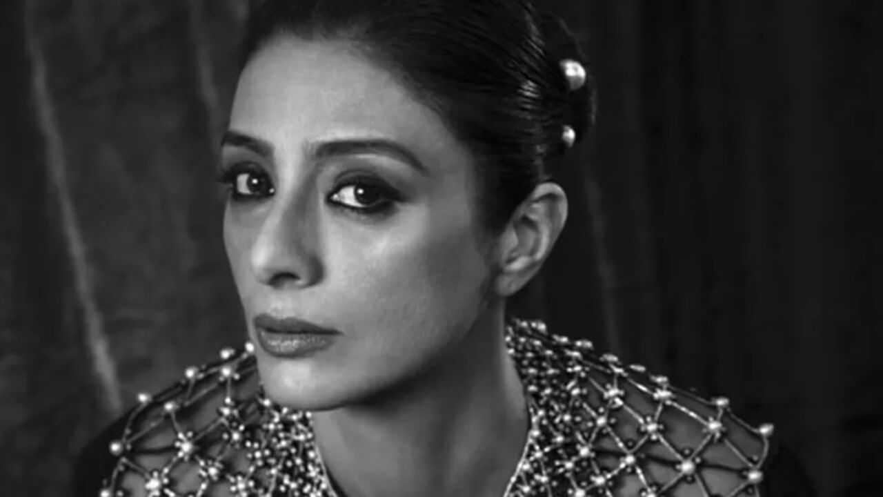 જો કે, તબ્બુ ક્યારેય તેની લવ લાઈફ વિશે વાત કરતી નથી. પરંતુ, ઘણા ઇન્ટરવ્યુ દરમિયાન, તેણે તેના પ્રેમ સંબંધનો સ્વીકાર કર્યો છે.
