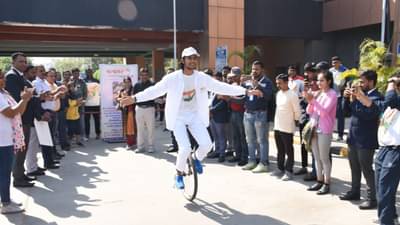 Gujarat Election 2022 : વડોદરાનો રોનિત એક ચક્રીય સાયકલ લઈને મતદાન મહાદાનનો સંદેશો લોકો સુધી પહોંચાડશે