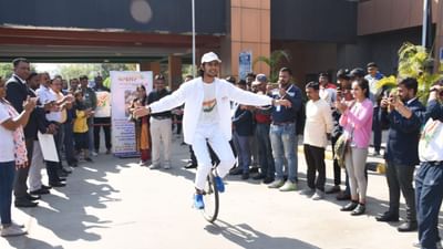 Gujarat Election 2022 : વડોદરાનો રોનિત એક ચક્રીય સાયકલ લઈને મતદાન મહાદાનનો સંદેશો લોકો સુધી પહોંચાડશે