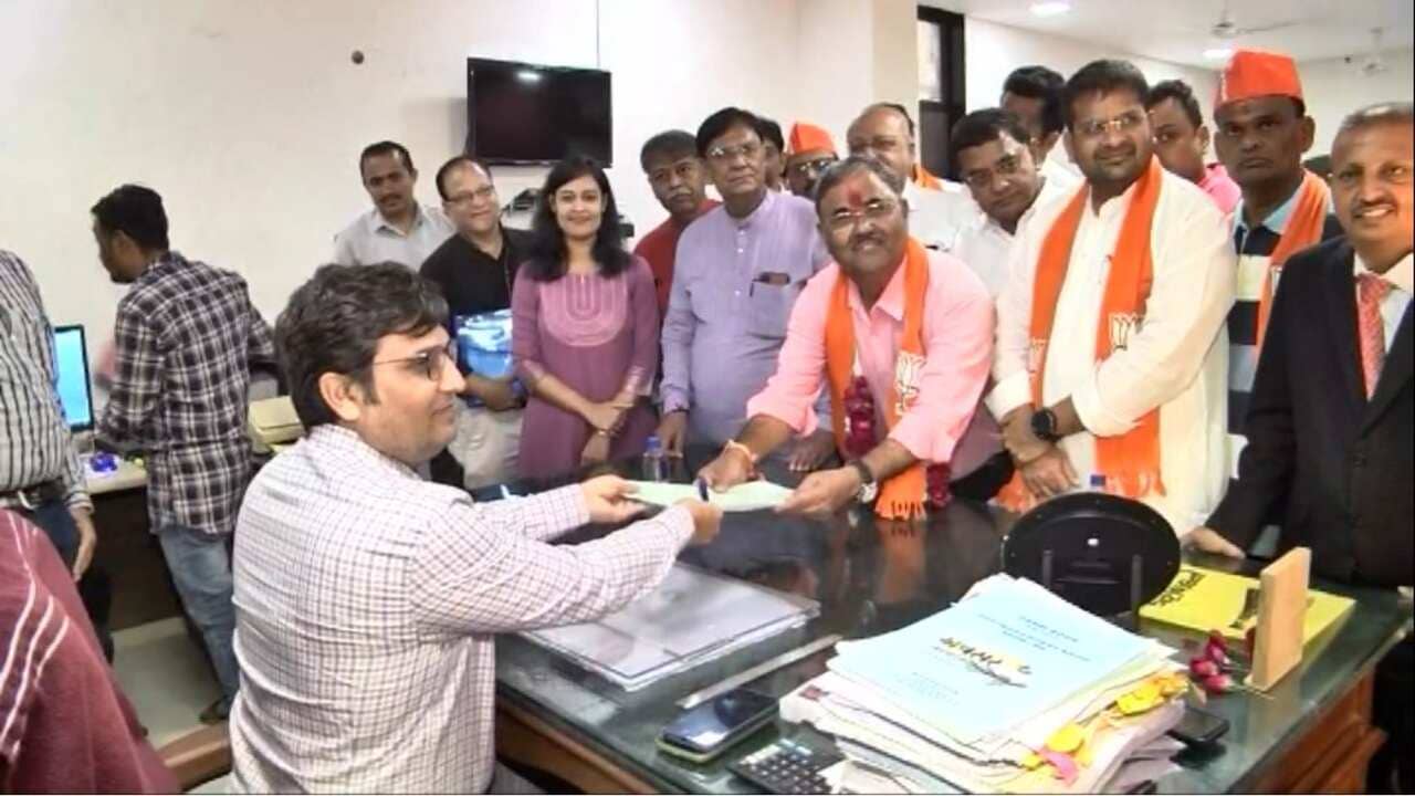 અમદાવાદ-ભાજપનો ગઢ ગણાતી મણિનગર બેઠક પરથી અમૂલ ભટ્ટે ઉમેદવારી પત્ર ભર્યુ