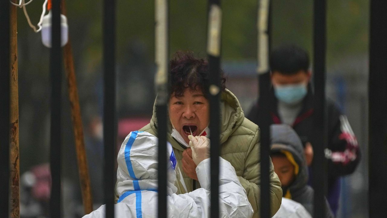 ચીનમાં 'કોરોના'નો હાહાકાર ! લોકડાઉન છતાં કેસ વધી રહ્યા છે