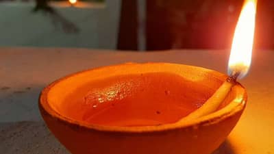 તેલનો દીવો શુભ કે ઘીનો ? જાણો શું કહે છે vastu shastra