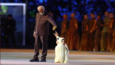 ફિફા વર્લ્ડકપની ઓપનિંગ સેરેમનીમાં સુપર સ્ટાર મોર્ગન ફ્રીમેના સાથે મંચ પર દેખાનારા દિવ્યાંગ યુવકનું નામ ghanim al muftah છે. તેણે મંચ પર આવીને આખી દુનિયાને આશા, એકતા અને સહિષ્ણુતાનો શાનદાન સંદેશ આપ્યો હતો. 
