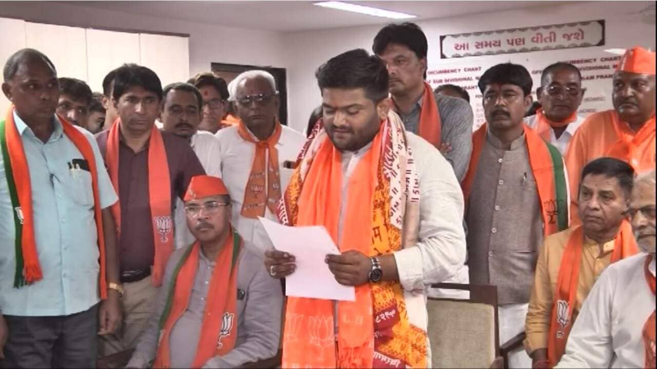 હાર્દિક પટેલે વિરમગામથી ફોર્મ ભરતા પહેલા કરી સભા, નીતિન પટેલ વિશે કહી આ વાત, જુઓ વીડિયો