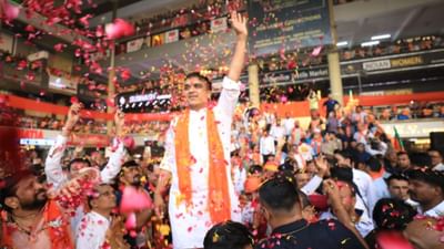 Gujarat Election 2022 : સુરતમાં ગૃહ મંત્રી હર્ષ સંઘવીનો મેરેથોન પ્રચાર, જીતનો આશાવાદ વ્યક્ત કર્યો Gujarat Election 2022 : સુરતમાં ગૃહ મંત્રી હર્ષ સંઘવીનો મેરેથોન પ્રચાર, જીતનો આશાવાદ વ્યક્ત કર્યો