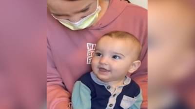 નાની બાળકીએ જ્યારે પ્રથમ વાર સાંભળ્યો અવાજ, રિએક્શન જોઈ લોકો થયા ઈમોશનલ, જુઓ ક્યૂટ વાયરલ વીડિયો