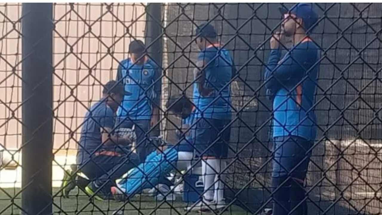 ઈંગ્લેન્ડ સામેની સેમીફાઈનલ મેચ પહેલા ટીમ ઈન્ડિયામાં ખળભળાટ મચી ગયો હતો, જ્યારે રોહિત શર્માની ઈજાના સમાચાર આવ્યા હતા.એડીલેડમાં નેટ્સ પર બેટિંગની પ્રેક્ટિસ કરતી વખતે રોહિત શર્માના જમણા હાથમાં ઈજા થઈ હતી, ત્યારબાદ તેણે થોડો સમય બેટિંગ પ્રેક્ટિસમાં વિતાવ્યો હતો. 