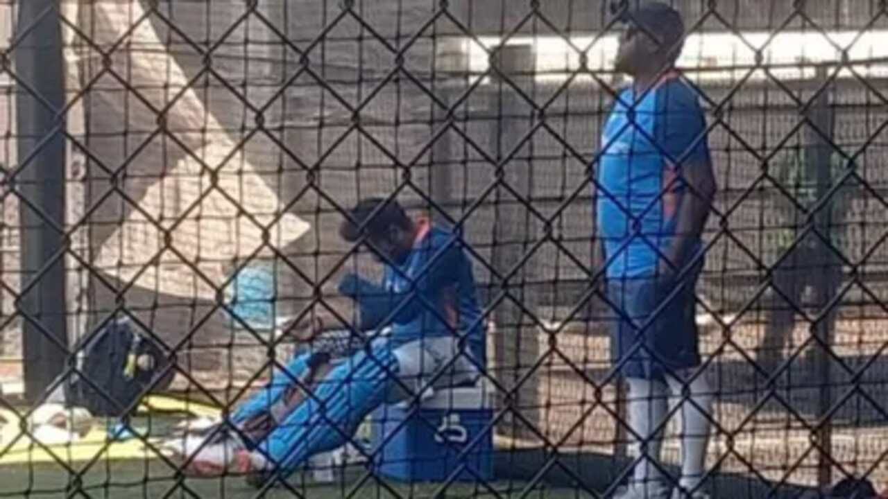 સારવાર દરમિયાન ખબર પડી કે ઈજા બહુ ગંભીર નથી, ત્યારબાદ રોહિત ફરીથી નેટ્સમાં બેટિંગની પ્રેક્ટિસ કરતો જોવા મળ્યો. રોહિતને ફરીથી બેટિંગ પ્રેક્ટિસ કરતા જોઈને માત્ર ભારતીય ટીમે જ રાહતનો શ્વાસ લીધો હશે, પરંતુ ક્રિકેટ ચાહકો માટે પણ આ એક સારા સમાચાર છે.