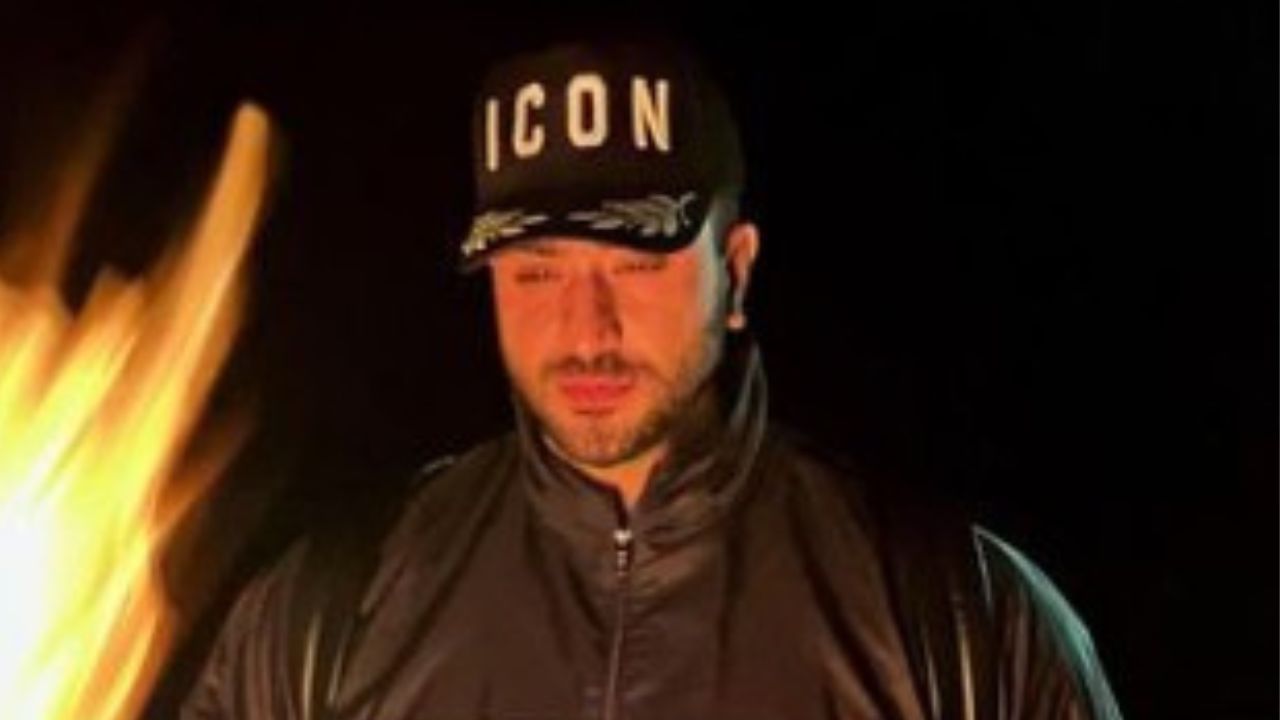  અલી ગોની ટીવીનો ચર્ચિત ચહેરો છે. તેમણે બિગ બોસમાં મોટી ઓળખ મળી છે. અલી ગોનીએ સ્પિટસવિલ્લા, નાગિન 3, ખતરો કે ખેલાડી જેવા શોમાં કામ કર્યું છે.