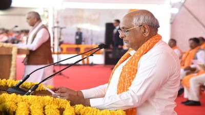 મુખ્યમંત્રી ભૂપેન્દ્ર પટેલનાને સામાન્ય વહીવટ, વહીવટી સુધારણા, તાલીમ અને આયોજન, ગૃહ અને પોલીસ હાઉસીંગ, મહેસૂલ અને આપત્તિ વ્યવસ્થાપન, શહેરી વિકાસ અને શહેરી ગૃહ નિર્માણ, પંચાયત, માર્ગ અને મકાન અને પાટનગર યોજના, ખાણ અને ખનિજ, યાત્રાધામ વિકાસ, નર્મદા અને કલ્પસર, બંદરો, માહિતી અને પ્રસારણ, નશાબંધી અને આબકારી, વિજ્ઞાન અને પ્રૌધોગિકી, તમામ નીતિ વિષયક બાબતો અને અન્ય મંત્રીશ્રીઓને ન ફાળવેલ વિષયોના ખાતાની ફાળવણી થઈ છે. 