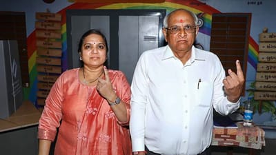 ગુજરાત ચૂંટણીના બીજા તબક્કાની 93 બેઠકો પર મતદાન પ્રક્રિયા શરૂ છે.ત્યારે CM ભૂપેન્દ્ર પટેલે પત્ની સાથે અમદાવાદની શીલજ સ્કૂલમાં મતદાન કર્યું છે.