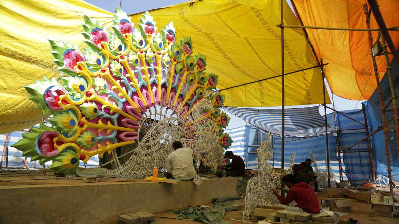 ગીત-સંગીત-નૃત્ય અને વિખ્યાત સંતો-મહંતો-મહાનુભાવોના વ્યાખ્યાનો સાથે મહોત્સવ સ્થળની પ્રત્યેક સાંજ વિવિધ પ્રેરણાઓથી છલકાતી રહેશે. આ કાર્યક્રમોમાં ઉપસ્થિત રહેનારા મહાનુભાવોમાં વડાપ્રધાન નરેન્દ્ર મોદી અને ઉપરાષ્ટ્રપતિ જગદીપ ધનખડ, અમીત શાહ, લોકસભાના અધ્યક્ષ ઓમ બિરલા, વિદેશમંત્રી જયશંકર તેમજ વિદેશના મહાનુભાવો સહિત અગ્રણીઓ ઉપસ્થિત રહેશે.