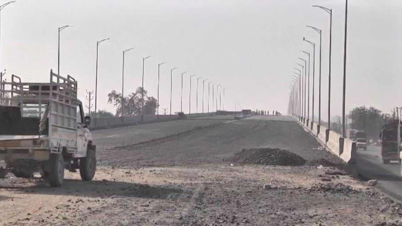 Ahmedabad: એસપી રિંગ રોડ ઉપરના 3 ફ્લાયઓવરનું કામ અધૂરું, ટેકસના રૂપિયા વેડફાયા હોવાની નાગરિકોની ફરિયાદ Ahmedabad: એસપી રિંગ રોડ ઉપરના 3 ફ્લાયઓવરનું કામ અધૂરું, ટેકસના રૂપિયા વેડફાયા હોવાની નાગરિકોની ફરિયાદ