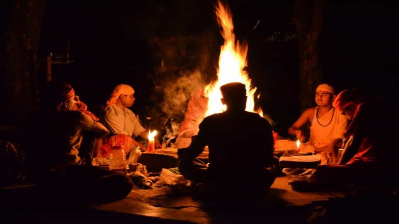 આધુનિક યુગમાં પણ અંધશ્રદ્ધા ! પરિણીતાને માથે સળગતી સગડી રાખી મઢના ચક્કર લગાવડાવ્યા, સાસરિયા પક્ષ વિરુધ્ધ ફરિયાદ દાખલ