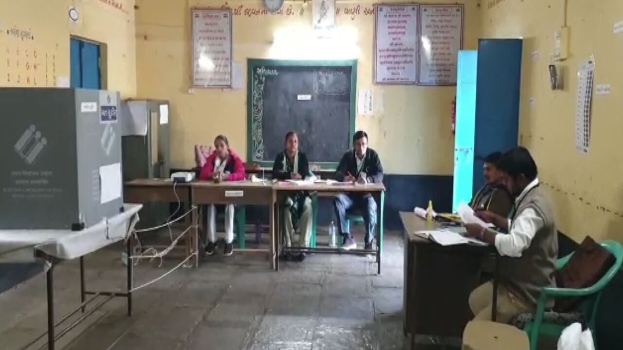 moti dabas Ahava voting booth 