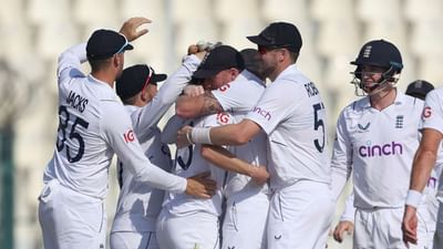 પાકિસ્તાને પોતાના જ ઘર આંગણે રમાઈ રહેલી ટેસ્ટ શ્રેણી ગુમાવી દીધી છે. ઈંગ્લેન્ડ અને પાકિસ્તાન વચ્ચે ટેસ્ટ શ્રેણી રમાઈ રહી છે. પ્રથમ ટેસ્ટ મેચ રાવલપિંડીમાં રમાઈ હતી, જેમાં ઈંગ્લેન્ડે પાકિસ્તાનને હાર આપી હતી. બીજી ટેસ્ટ મેચમાં પણ ઈંગ્લેન્ડે કારમો પરાજય પાકિસ્તાનને આપ્યો છે. આ સાથે જ હવે શ્રેણી પર 2-0થી કબ્જો ઈંગ્લેન્ડનો થઈ ચુક્યો છે. બેન સ્ટોક્સની આગેવાનીમાં હાલમાં ઈંગ્લીશ ટીમ પાકિસ્તાન પ્રવાસે છે અને જયાં બીજી ટેસ્ટ ચોથા દિવસે જ જીતી લીધી છે. આ ટેસ્ટ ઈંગ્લેન્ડે 26 રનથી પોતાના નામે કરી લીધી છે.