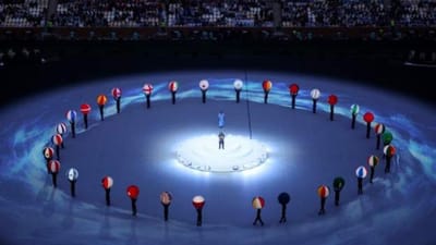 કતારમાં ફિફા વર્લ્ડકપ 2022ની ફાઈનલ મેચ પહેલા કલોઝિંગ સેરેમની યોજાઈ હતી. આ કલોઝિંગ સેરેમનીમાં નોરા ફતેહી સહિત અનેક કલાકારો એ ધમાકેદાર પર્ફોમન્સ આપ્યુ હતુ. 
