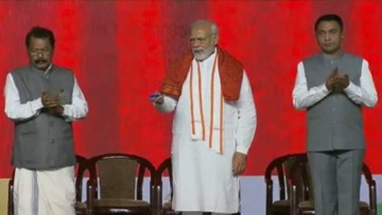 વડાપ્રધાન મોદી એ ઉદ્વાટન કાર્યક્રમમાં કહ્યુ કે, ગોવા એ જે પ્રેમ અને આર્શીવાદ મને આપ્યા છે, તેને વિકાસના રુપમાં વ્યાજ સહિત પાછું આપુ છુ.