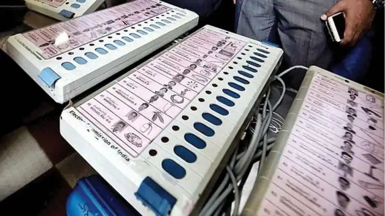 Gujarat Election 2022 : બીજા તબક્કાની ચૂંટણીમાં મતદાન માટે ચાર વિધાનસભા બેઠક પર બે ઇવીએમ યુનિટ મુકાશે