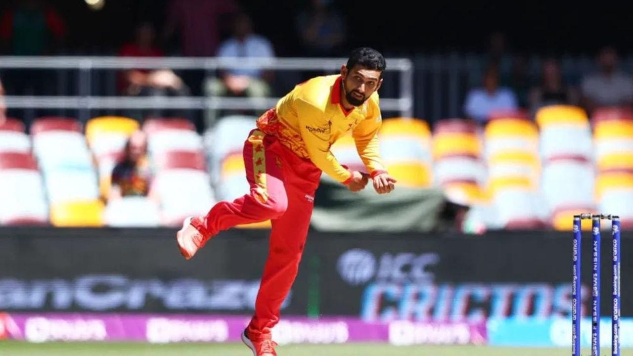 ઝિમ્બાબ્વેના દિગ્ગજ ખેલાડી સિકંદર રઝાની બેઝ પ્રાઈઝ 50 લાખ છે. આ ખેલાડી પર પણ કરોડો રુપિયા વર્ષી શકે છે. 