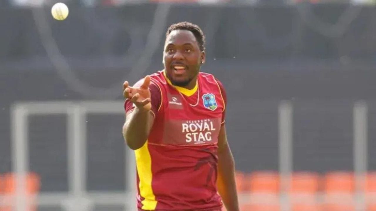 ઓડિયન સ્મિથ એક તોફાની ઓલરાઉન્ડર છે. તેની બેઝ પ્રાઈઝ 50 લાખ રુપિયા છે. 