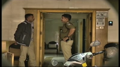 સુરતના હીરા વેપારી ધાનેરા ગ્રુપ ઉપર ITની રેડ, સુરત અને મુંબઈ સહિત 35 જગ્યા ઉપર તપાસ સુરતના હીરા વેપારી ધાનેરા ગ્રુપ ઉપર ITની રેડ, સુરત અને મુંબઈ સહિત 35 જગ્યા ઉપર તપાસ