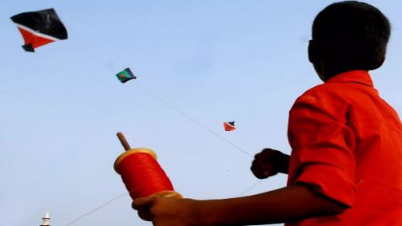 Ahmedabad: પતંગ ચગાવવાની મજા બની સજા, 8 વર્ષના બાળકનું ધાબેથી પટકાતા મોત