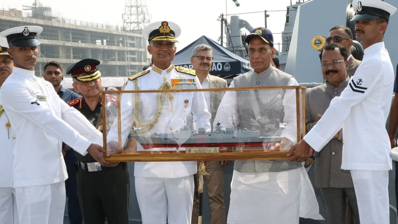 આ પહેલા પ્રોજેક્ટ 15A હેઠળ આઈએનએસ કોલકાતા, આઈએનએસ કોચ્ચિ અને આઈએનએસ ચેન્નૈ અસિતત્વમાં આવ્યા હતા. પ્રોજેક્ટ 15Aની ખાસ વાત એ છે કે તે રુસી સિસ્ટમને સ્વદેશી સિસ્ટમમાં બદલી રહી છે. 