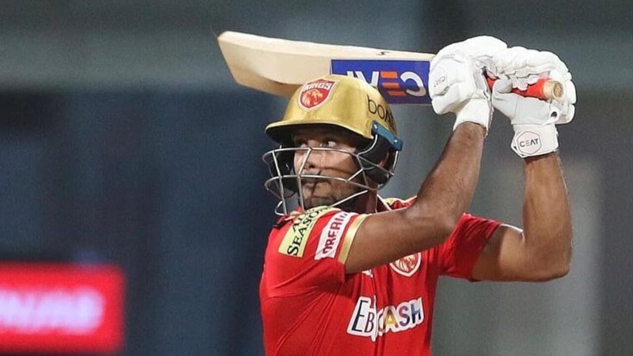 ગત સિઝનમાં પંજાબ કિંગ્સનુ સુકાન મયંક અગ્રવાલ સંભાળી રહ્યો હતો. જોકે તે આ વખતે પંજાબ નહીં પરંતુ સનરાઈઝર્સ હૈદરાબાદ તરફથી રમતો જોવા મળશે. હૈદરાબાદ દ્વારા 8.25 કરોડ રુપિયા અગ્રવાલને પોતાની સાથે જોડવા માટે ખર્ચ કરવામાં આવ્યા છે. હૈદરાબાદની આ બોલીએ તેને ઓક્શનનો સૌથી મોંઘો ભારતીય ખેલાડી ઓક્શનમાં બનાવ્યો હતો. 