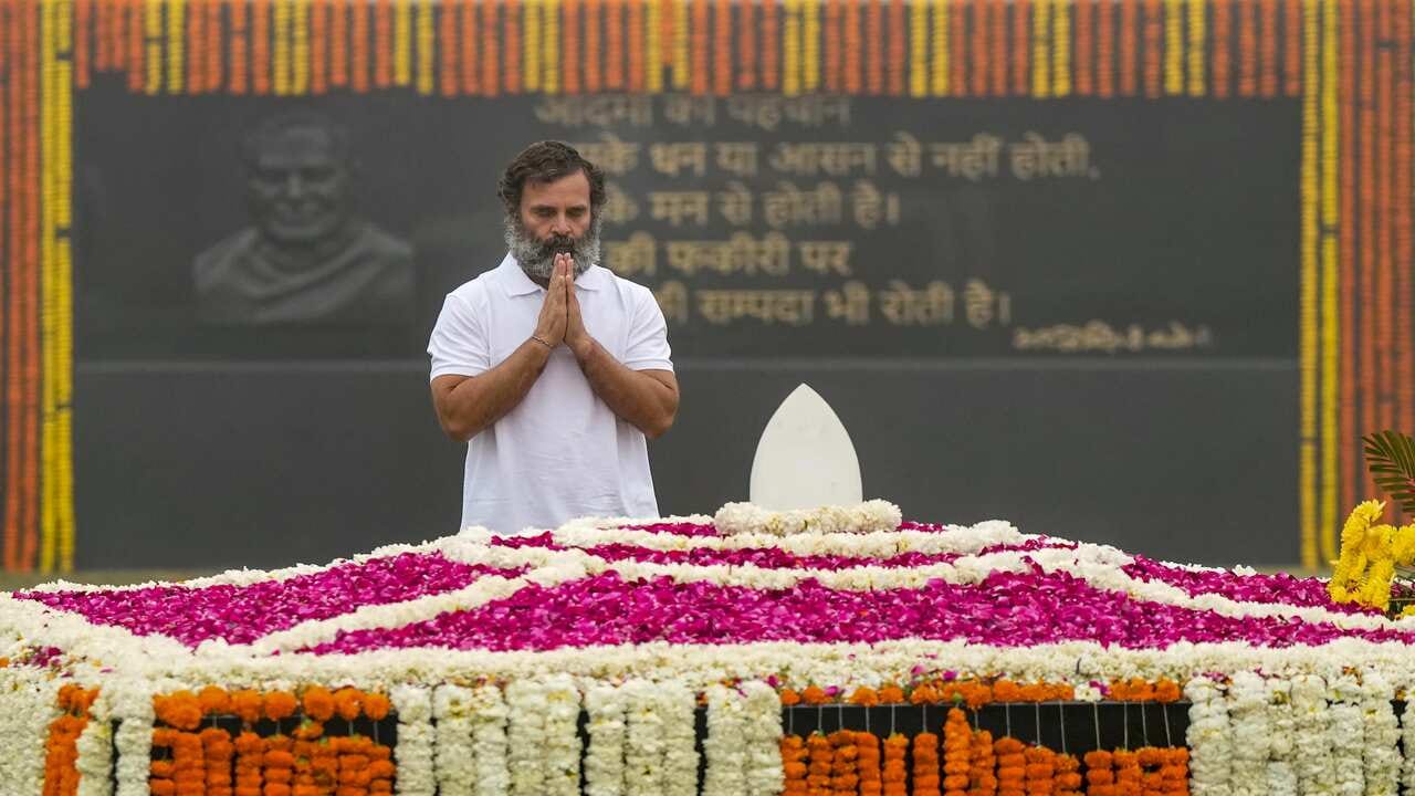 વાજપેયીના સમાધિ સ્થળે જઈને રાહુલ ગાંધીએ અર્પણ કરી પુષ્પાંજલિ, કોંગ્રેસ પ્રવક્તાઓના જૂના નિવેદનને લઈને ભાજપે માર્યો ટોણો