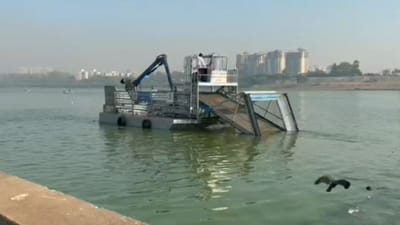 સુરત : TV9ના અહેવાલ બાદ પાલિકા તંત્ર સાબદુ થયુ, તાપી નદી કિનારે ગંદકીના થર દુર કરવા મશીનો કામે લાગ્યા