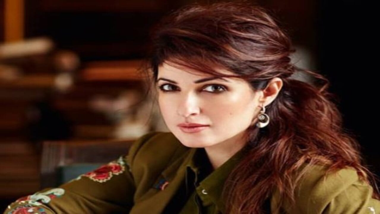 ટ્વિંકલ ખન્ના અવાર-નવાર સોશિયલ મીડિયા પર તેના વીડિયો પોસ્ટ કરતી રહે છે. આ સાથે તેણે ઘણી વખત તેની તસવીરો પણ શેર કરી છે. સાથે જ આ તસવીરોમાં જોઈ શકાય છે કે આજે પણ તે કેટલી સુંદર છે.