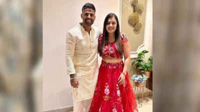 સૂર્યકુમાર યાદવ હાલમાં  ભારતીય ટીમથી દુર છે. તેમણે બાંગ્લાદેશ પ્રવાસ પરથી આરામ આપવામાં આવ્યો છે. જેનો ક્રિકેટર પુરો ફાયદો ઉઠાવી રહ્યો છે. સુર્યકુમાર યાદવનો એક ફોટો સોશિયલ મીડિયા પર વાયરલ થયો છે જેમાં તે પોતાની પત્ની સાથે જોવા મળી રહ્યો છે.