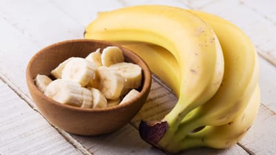 શિયાળામાં કેળાનું સેવન કરતા પહેલા આ બાબતોની રાખો કાળજી, નહીં તો થઈ શકે છે નુકસાન
