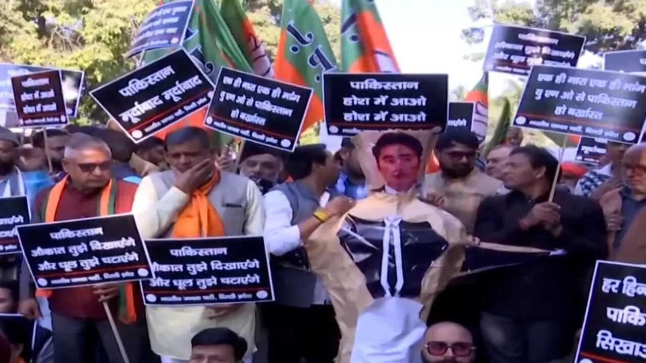 પાકિસ્તાનના વિદેશ પ્રધાન બિલાવલ ઝરદારીનું ભારતના PM નરેન્દ્ર મોદી પર કાયરતા ભરેલા નિવેદન પર દેશભરમાં ભાજપનું વિરોધ પ્રદર્શન