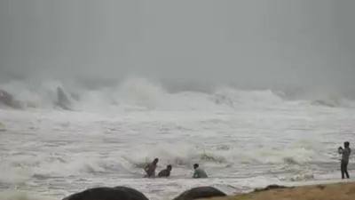 Cyclone Mandous Latest Update: ચક્રવાત મૈંડુસ આજે ગમે ત્યારે બની શકે છે ખતરનાક, તમિલનાડુ, આંધ્રપ્રદેશ અને પુડ્ડુચેરીમાં તંત્ર એલર્ટ મોડ પર