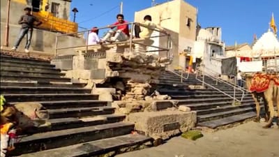 યાત્રાધામ દ્વારકામાં ગોમતી ઘાટ જર્જરિત હાલતમાં, યાત્રિકો પરેશાન