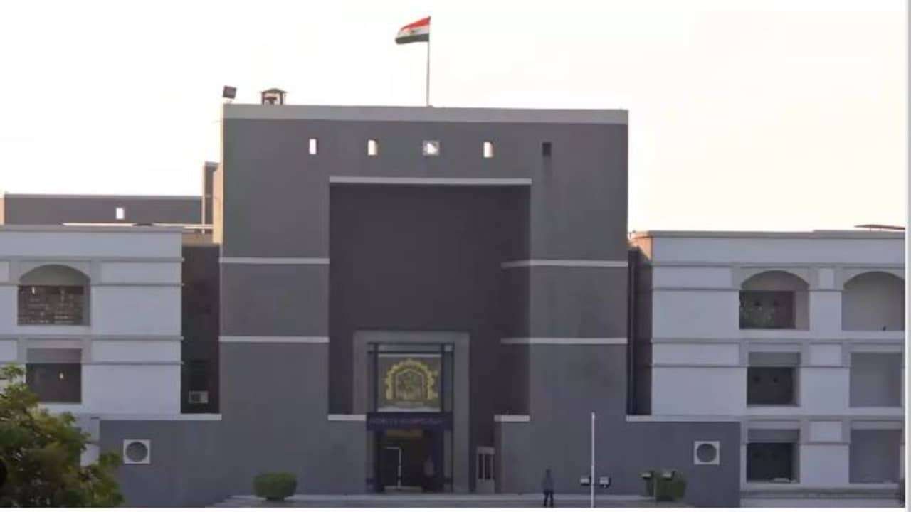 Gujarat Video: સાબરમતી નદીના પ્રદૂષણને લઈને હાઇકોર્ટે વ્યક્ત કરી ચિંતા, હજુ પણ પ્રદૂષણ ફેલાવાતા હોવાનું અવલોકન