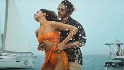 દીપિકા પાદુકોણની ફિલ્મ પઠાણનું બેશરમ રંગ ગીત વિવાદોમાં ફસાઈ ગયું છે. આ ગીતમાં દીપિકાએ કેસરી બિકીની પહેરી છે, જેનો ભાજપ દ્વારા વિરોધ કરવામાં આવ્યો છે.