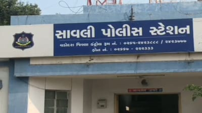 Vadodara : સાવલીમાં બુટલેગર રાજ ! દારૂ પર નિયંત્રણ મેળવવામાં નિષ્ફળ રહેલી પોલીસ વિરૂદ્ધ જનતાનું હલ્લાબોલ