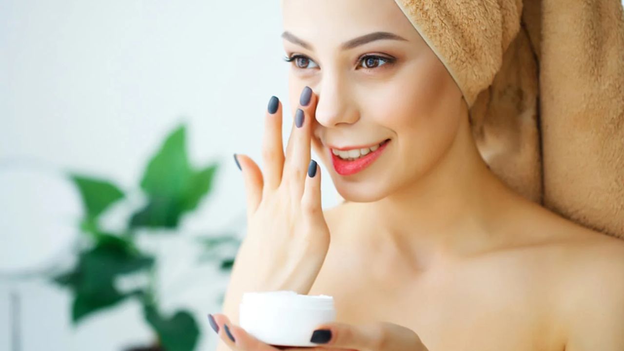 Skin Care Tips : તમે પણ રોજિંદા જીવનમા આ આઈડિયા અપનાવી લાવી શકો છો તમારી ત્વચામા નિખાર