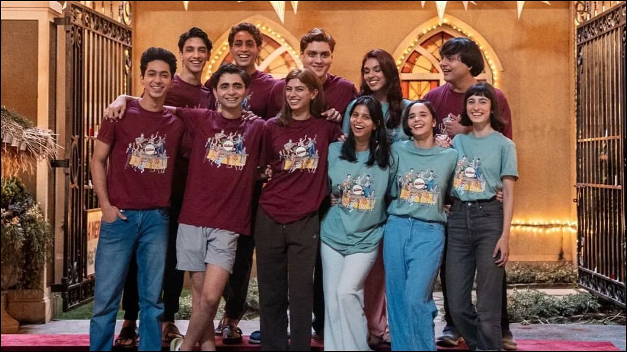 ઝોયા અખ્તરની આ ફિલ્મથી શાહરૂખ ખાનની દિકરી સુહાના ખાન, બોની કપૂર અને શ્રીદેવીની દિકરી ખુશી કપૂર અને અમિતાભ બચ્ચનના ભાણેજ અગસ્ત્યા નંદા બોલીવુડમાં ડેબ્યુ કરી રહ્યા છે.  (PC- Instagram)