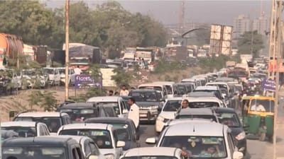 Ahmedabad: પ્રમુખ સ્વામી શતાબ્દી મહોત્સવના રૂટ પર સર્જાયો ભારે ટ્રાફિકજામ, કલાકો સુધી અટવાયા વાહનચાલકો Ahmedabad: પ્રમુખ સ્વામી શતાબ્દી મહોત્સવના રૂટ પર સર્જાયો ભારે ટ્રાફિકજામ, કલાકો સુધી અટવાયા વાહનચાલકો