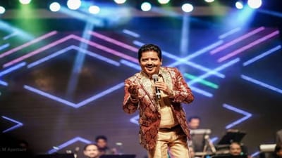 બોલિવુડના ફેમસ સિંગર ઉદિત નારાયણ પોતાની કરિયરમાં ઘણાં સુપર હિટ ગીતો આપ્યા છે. આજે પણ બોલિવુડમાં પોતાના અવાજમાં ગીતો આપતા રહે છે.
