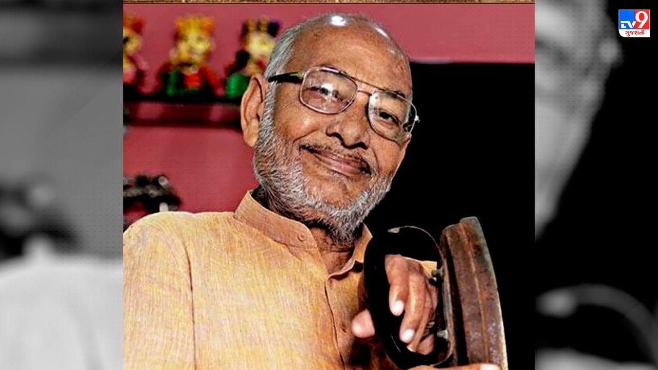 PM Modi Brother : નરેન્દ્ર મોદીના ત્રીજા ભાઈનું નામ અમૃત ભાઈ મોદી છે. તેઓ એક ખાનગી કંપનીમાં ફિટર તરીકે નિવૃત્ત થયા હતા. 17 વર્ષ પહેલા તેમનો પગાર માત્ર 10,000 રૂપિયા હતો. નિવૃત્તિ બાદ તેઓ અમદાવાદમાં ચાર રૂમના મકાનમાં સામાન્ય જીવન જીવી રહ્યા છે. તેમની પત્ની ચંદ્રકાંત બેન ગૃહિણી છે. તેનો 47 વર્ષનો પુત્ર સંજય પણ તેની પત્ની અને બે બાળકો સાથે રહે છે. સંજયનો પોતાનો નાનો બિઝનેસ છે.