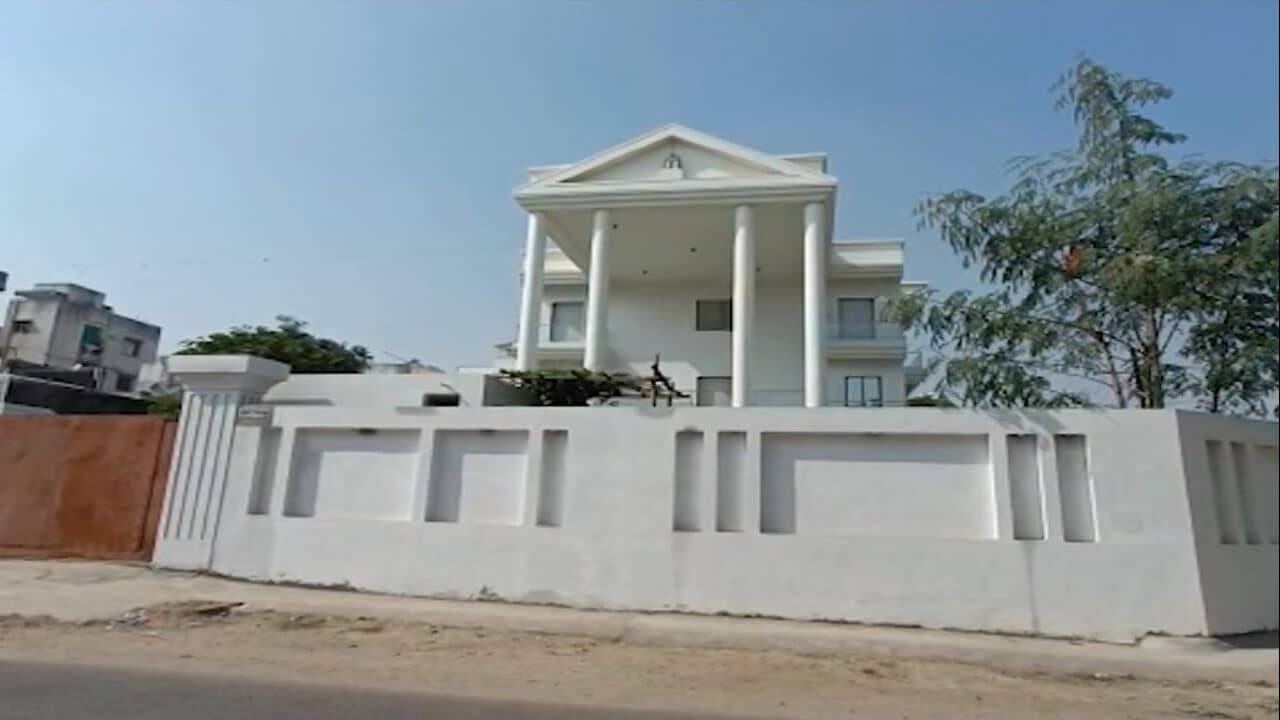 Gujarati video : વડોદરાના દંતેશ્વરના જમીન કૌભાંડ કેસમાં કાર્યવાહી, VMCના ત્રણ કર્મચારીઓની પૂછપરછ