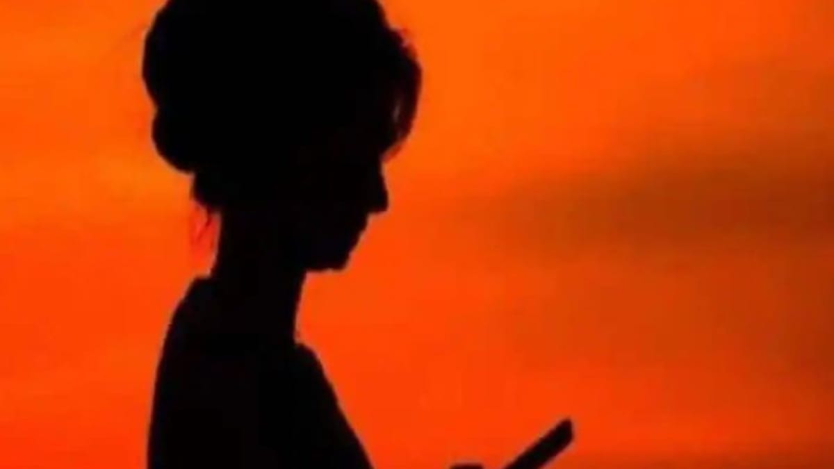 Ahmedabad : સોશિયલ મીડિયા પર સુંદર યુવતીનો ફોટો જોઇ કંપનીના ડિરેકટર થયા હની ટ્રેપનો શિકાર