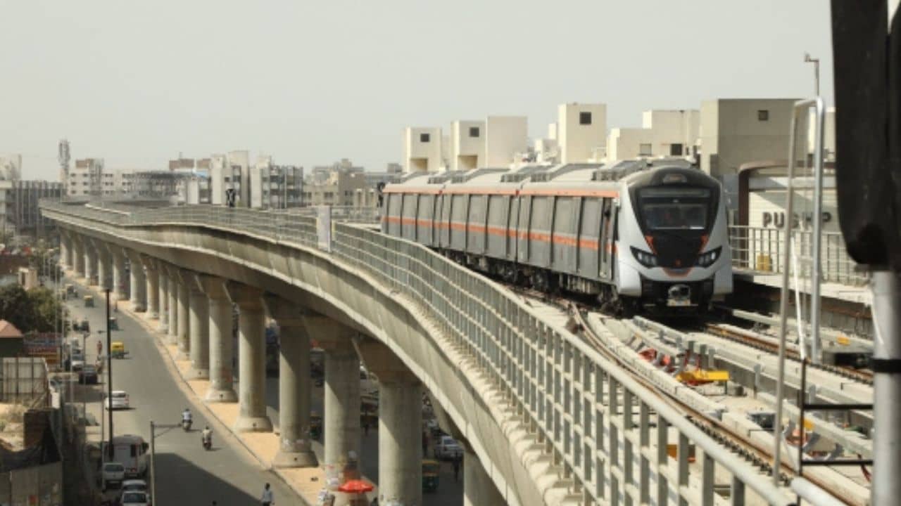 Video: અમદાવાદના મેટ્રો ટ્રેન પ્રોજેક્ટમાં મુસાફરોની સંખ્યાનો અંદાજ ખોટો પડ્યો, અનેક મુશ્કેલીઓ કારણભૂત